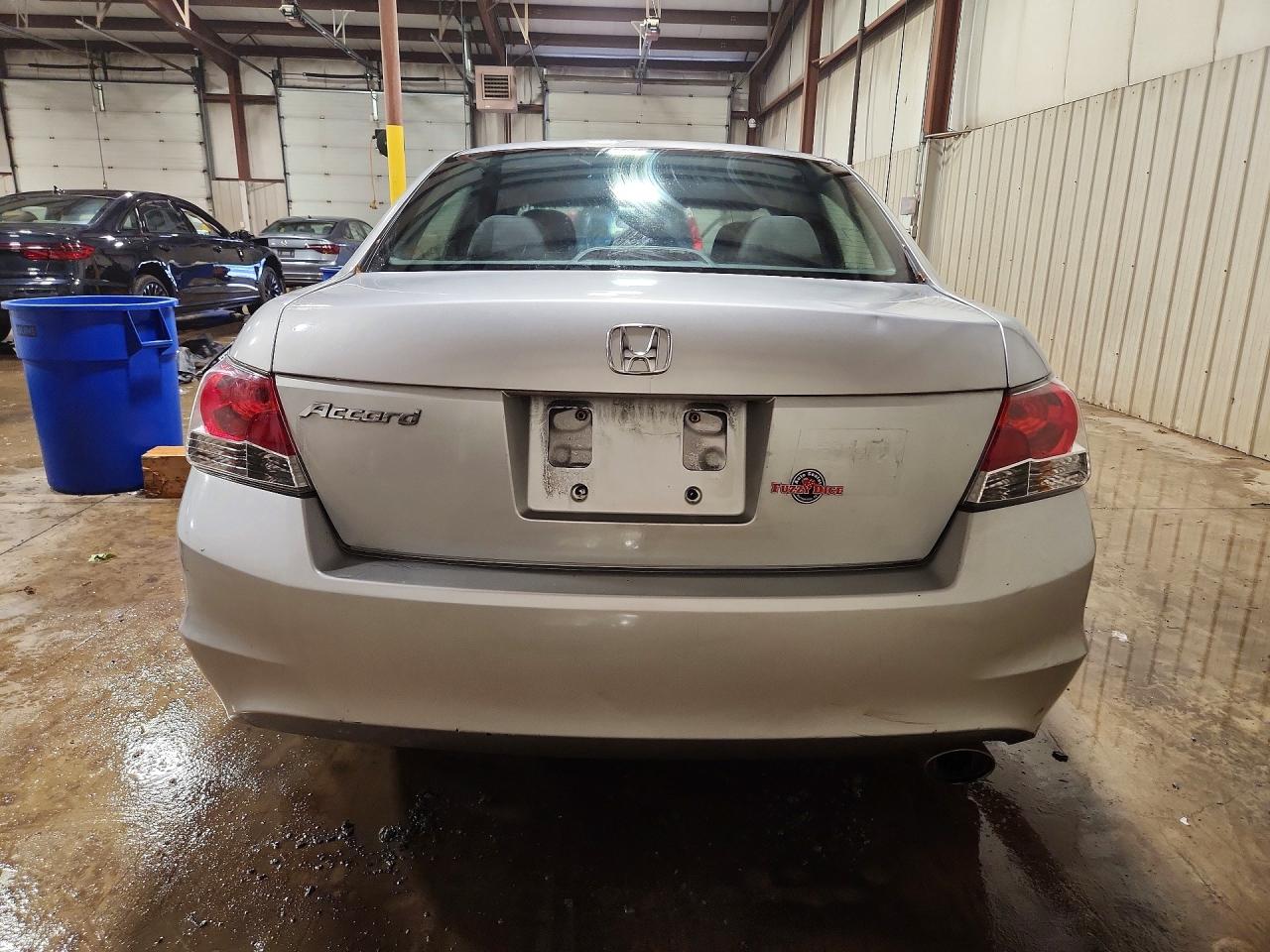 2010 HONDA ACCORD LXP photo 11