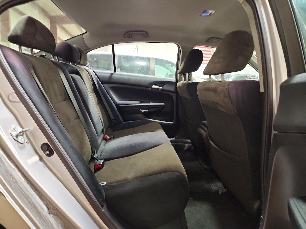 2010 HONDA ACCORD LXP photo 19