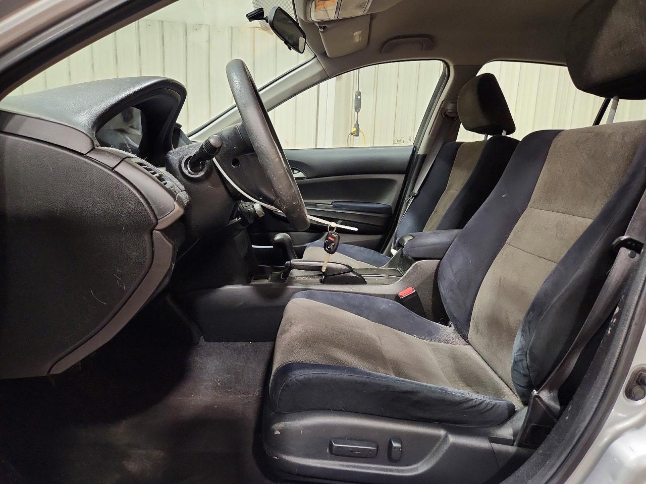 2010 HONDA ACCORD LXP photo 13