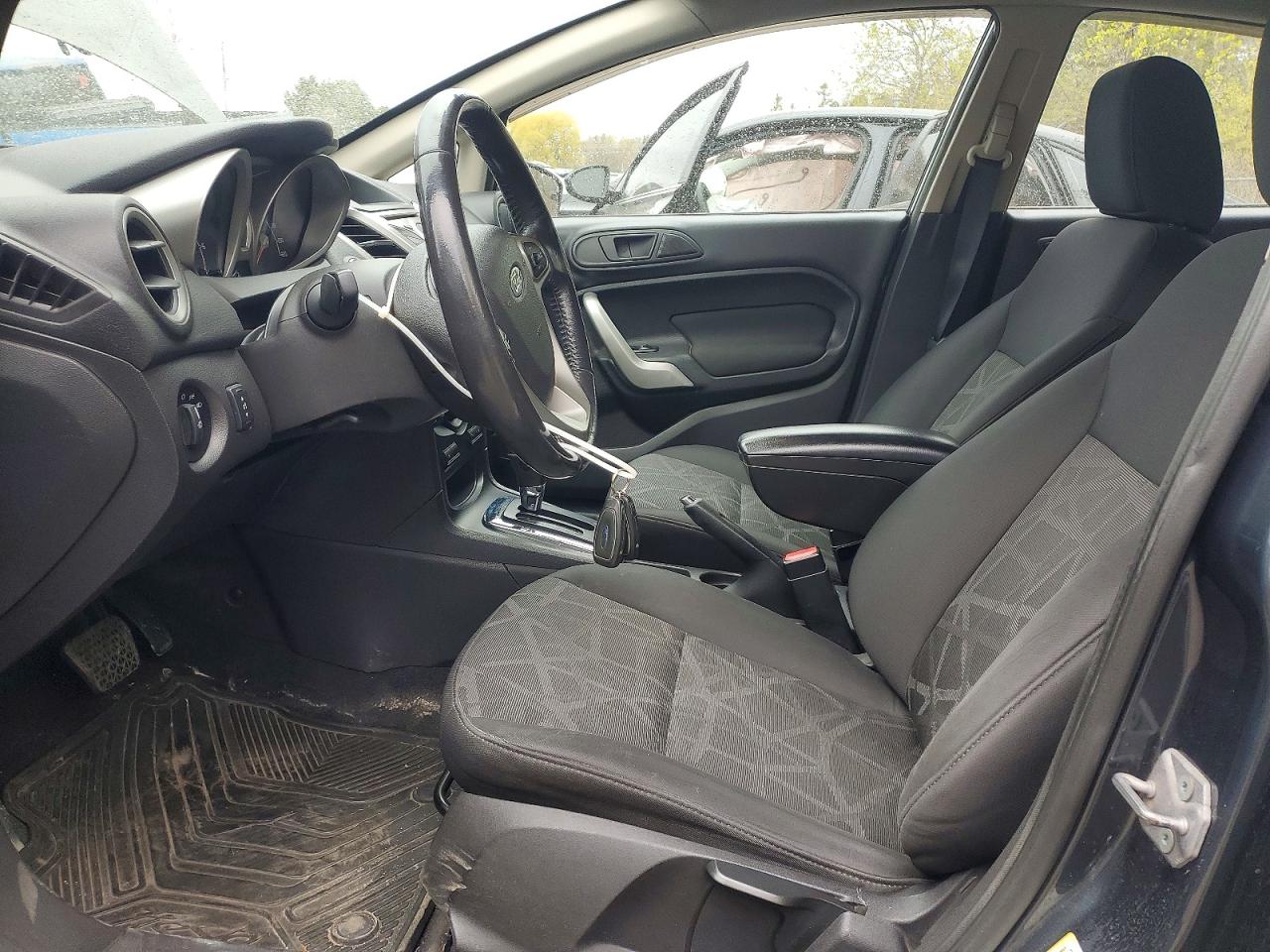 2011 FORD FIESTA SES photo 19