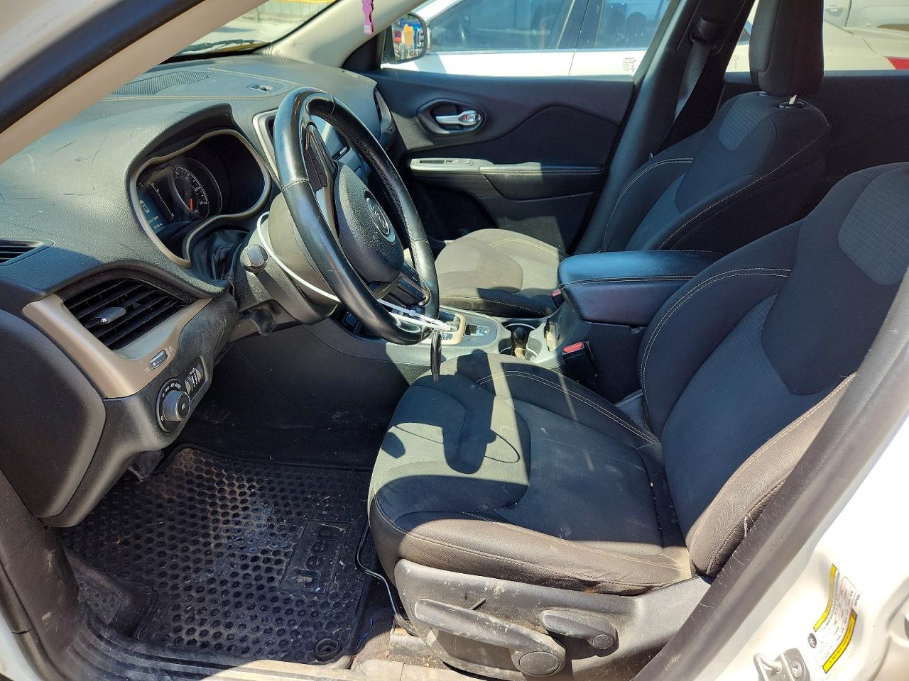 2015 JEEP CHEROKEE LATITUDE photo 7