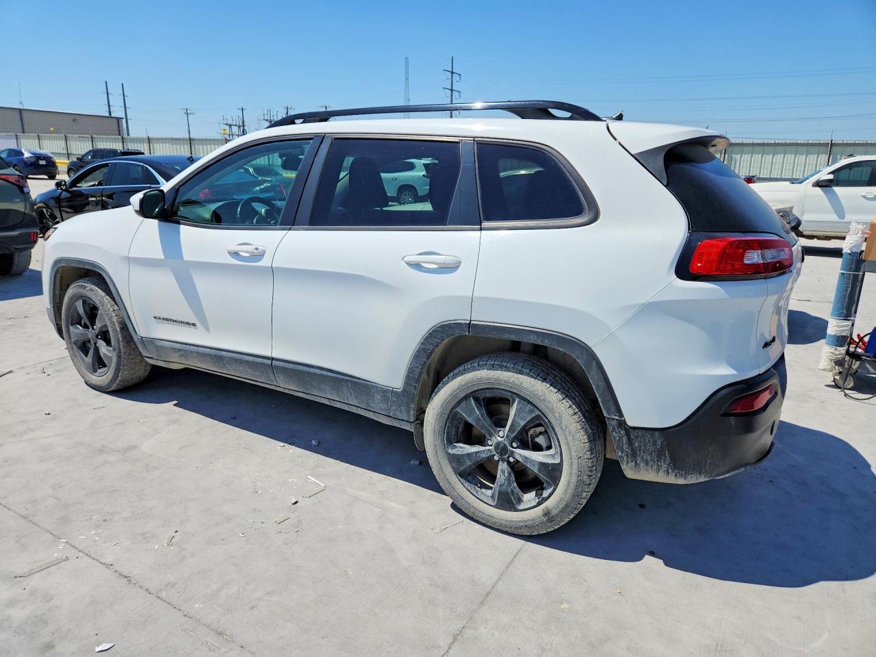 2015 JEEP CHEROKEE LATITUDE photo 2