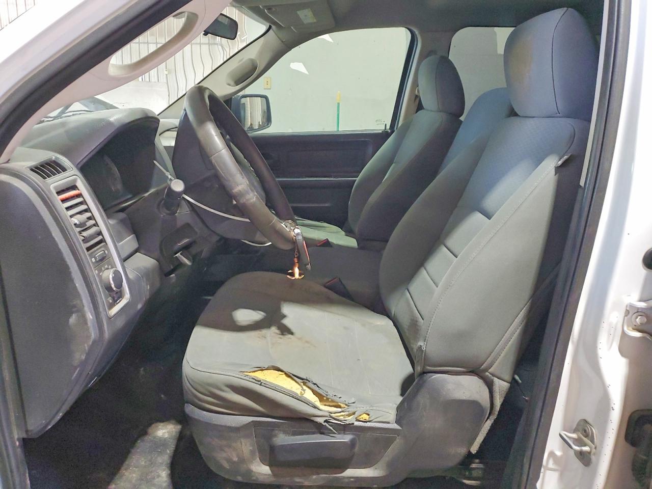 2013 RAM 1500 ST photo 13