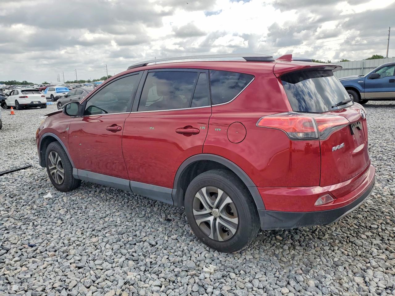 2018 TOYOTA RAV4 LE photo 2