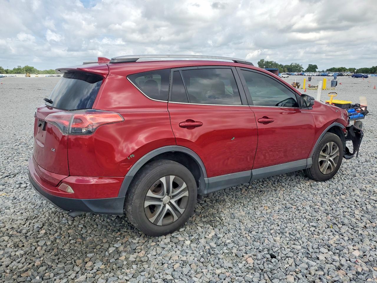 2018 TOYOTA RAV4 LE photo 3