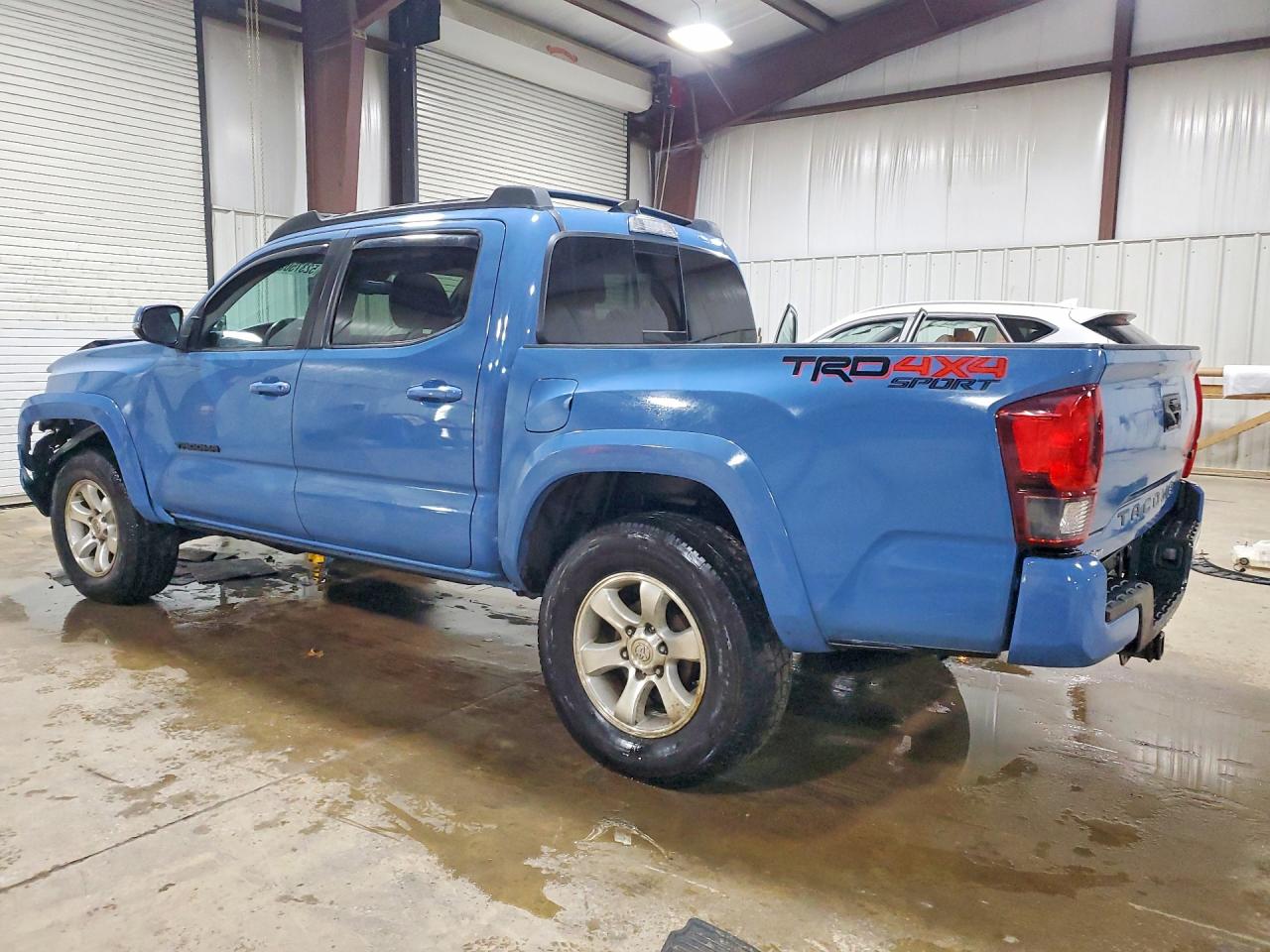 2019 TOYOTA TACOMA TRD SPORT photo 3