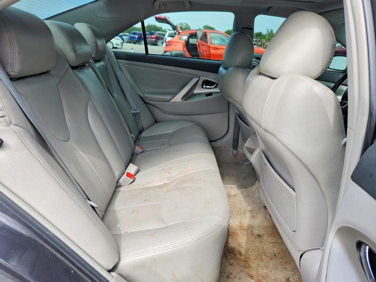 2011 TOYOTA CAMRY SE photo 19