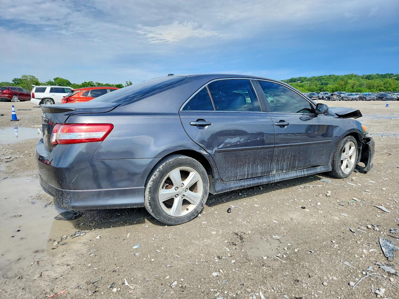 2011 TOYOTA CAMRY SE photo 5