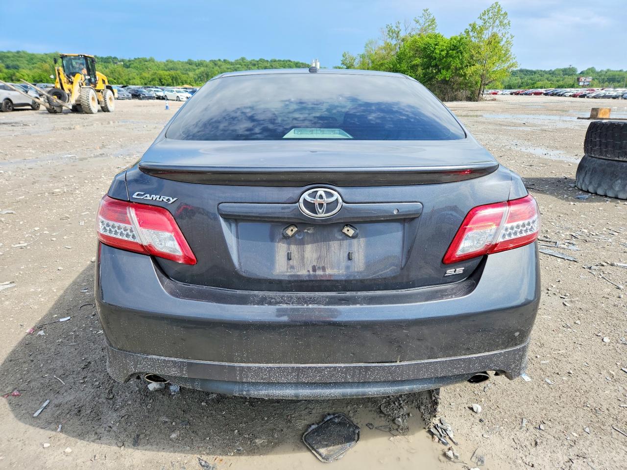 2011 TOYOTA CAMRY SE photo 11