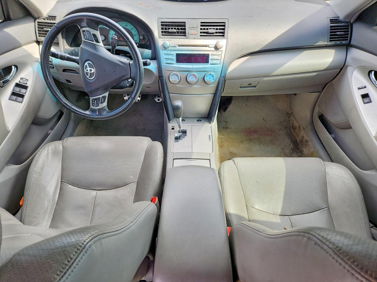 2011 TOYOTA CAMRY SE photo 15
