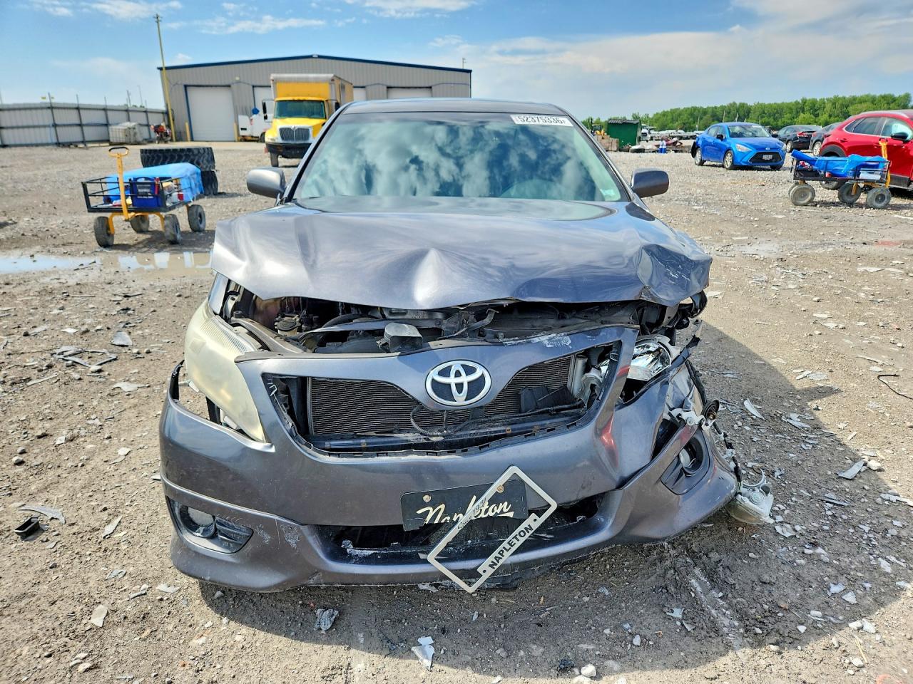 2011 TOYOTA CAMRY SE photo 9
