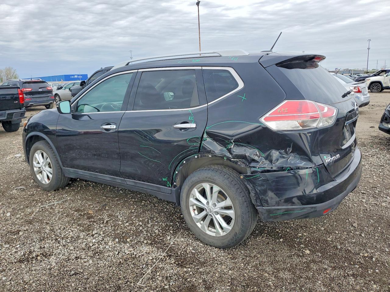 2016 NISSAN ROGUE SV photo 2