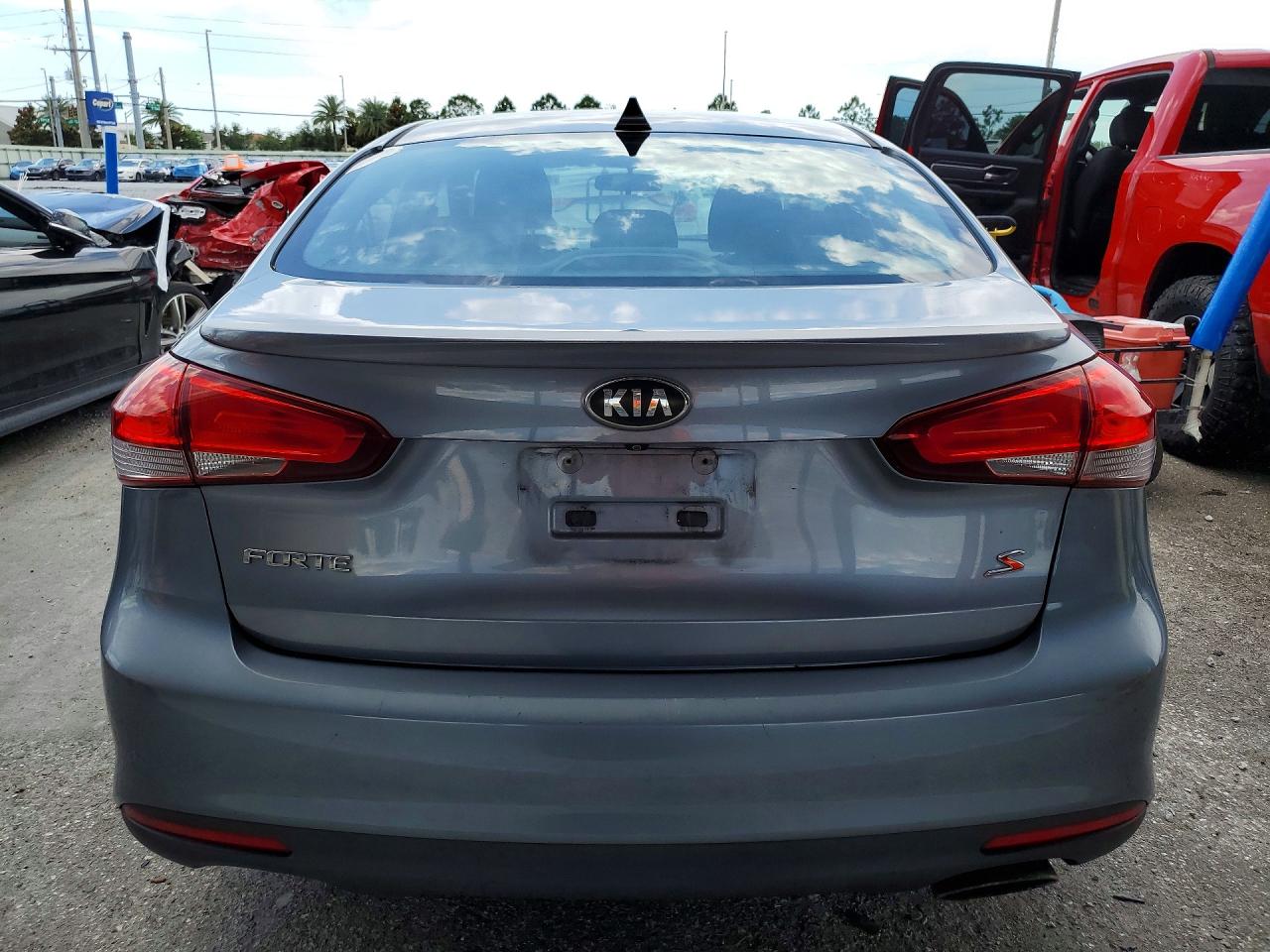2017 KIA FORTE S photo 6