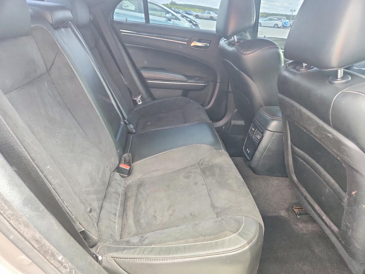 2018 CHRYSLER 300 S photo 10