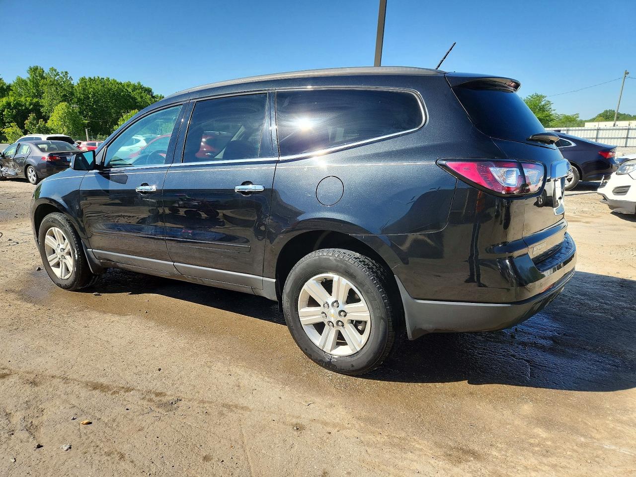 2014 CHEVROLET TRAVERSE LT photo 3