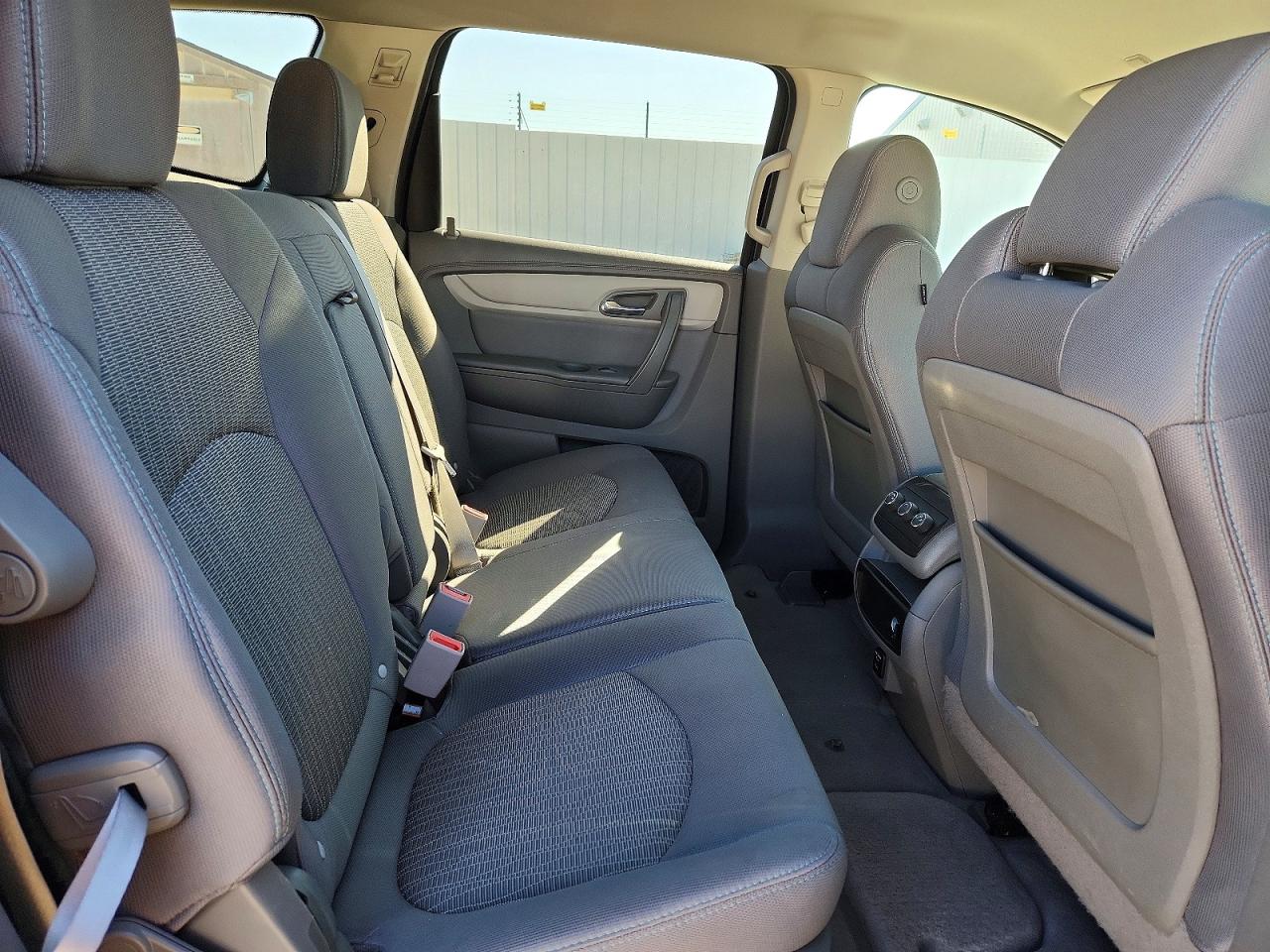 2014 CHEVROLET TRAVERSE LT photo 21
