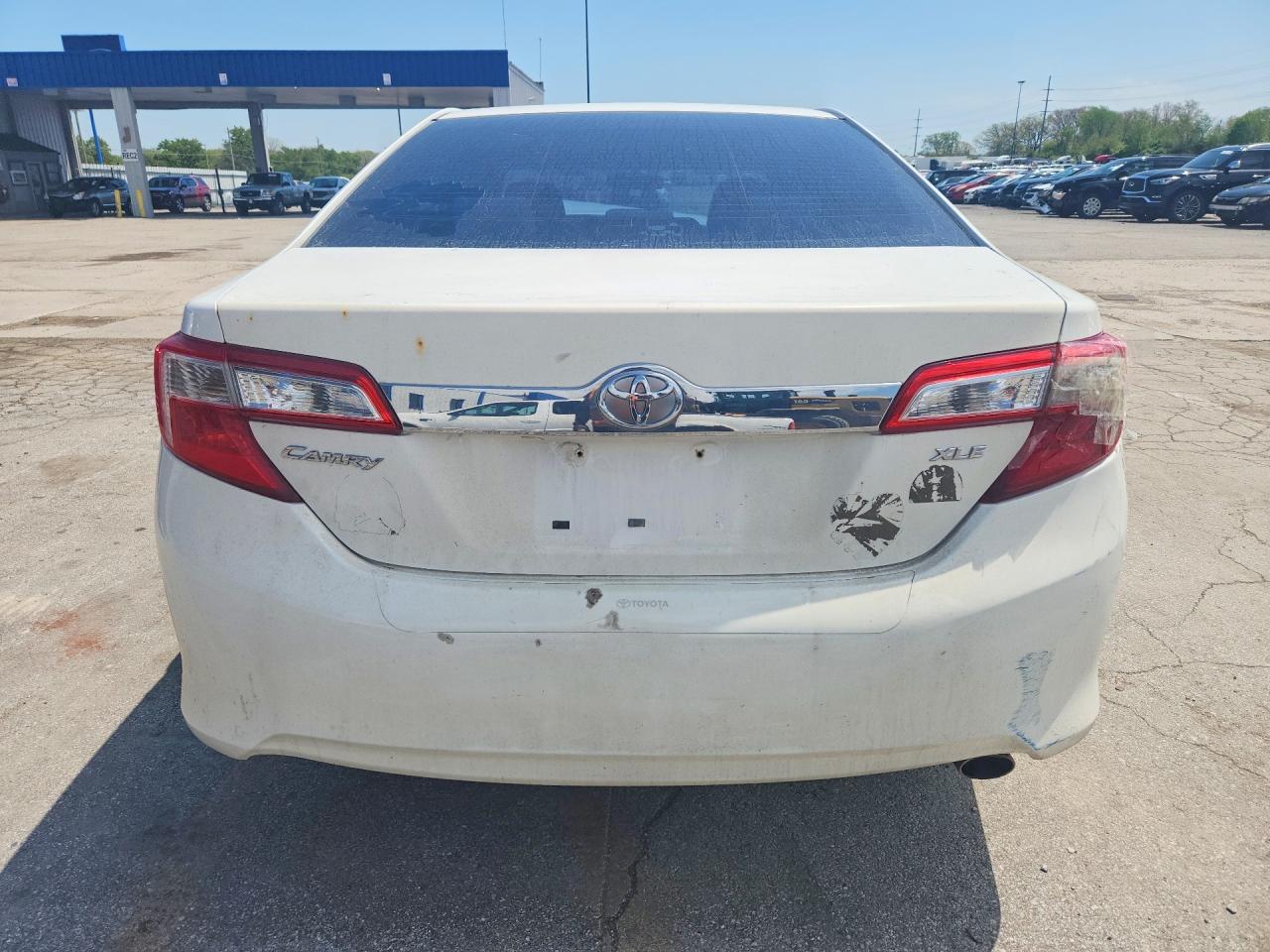 2014 TOYOTA CAMRY XLE photo 16