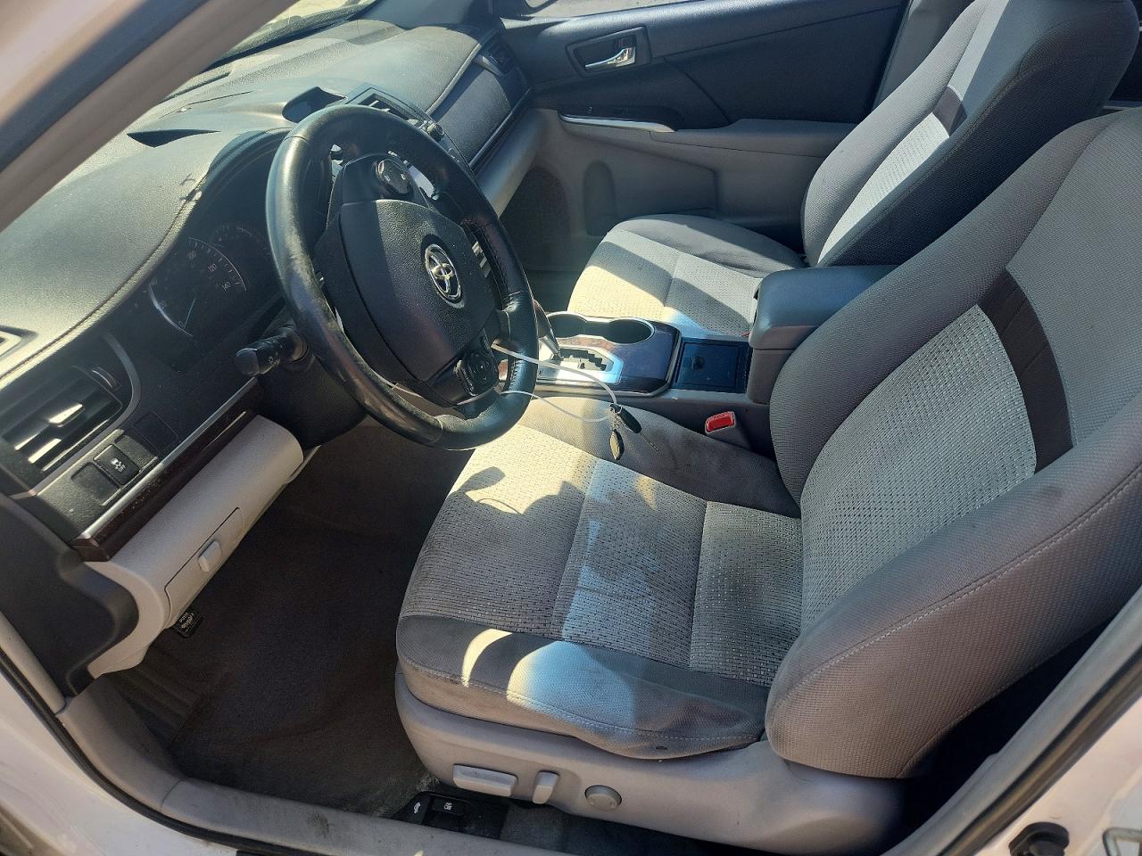 2014 TOYOTA CAMRY XLE photo 19