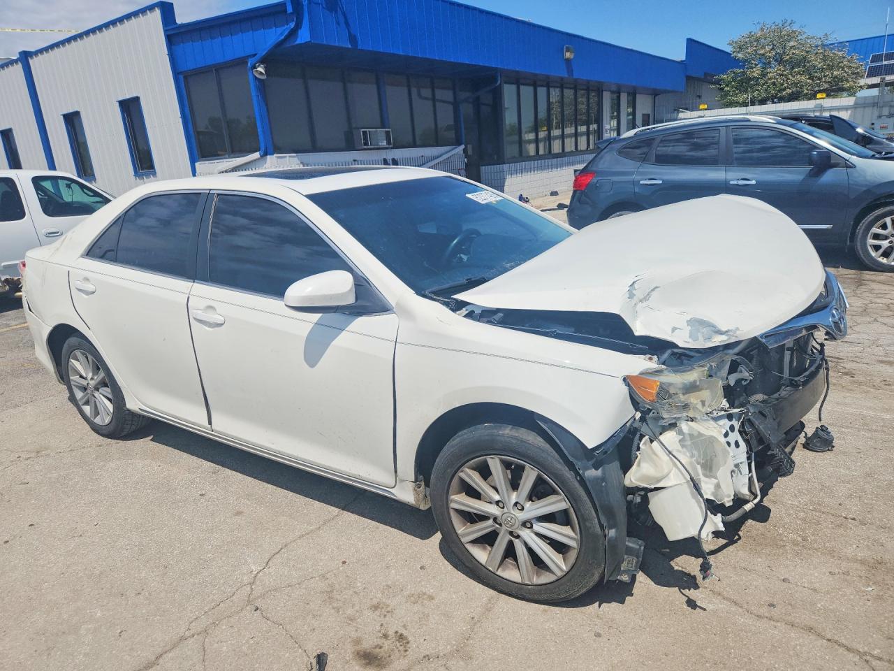 2014 TOYOTA CAMRY XLE photo 10