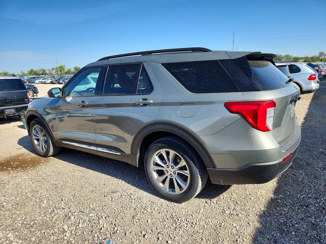 2020 FORD EXPLORER XLT photo 4