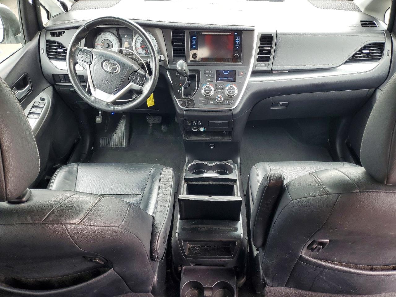 2016 TOYOTA SIENNA SE photo 15