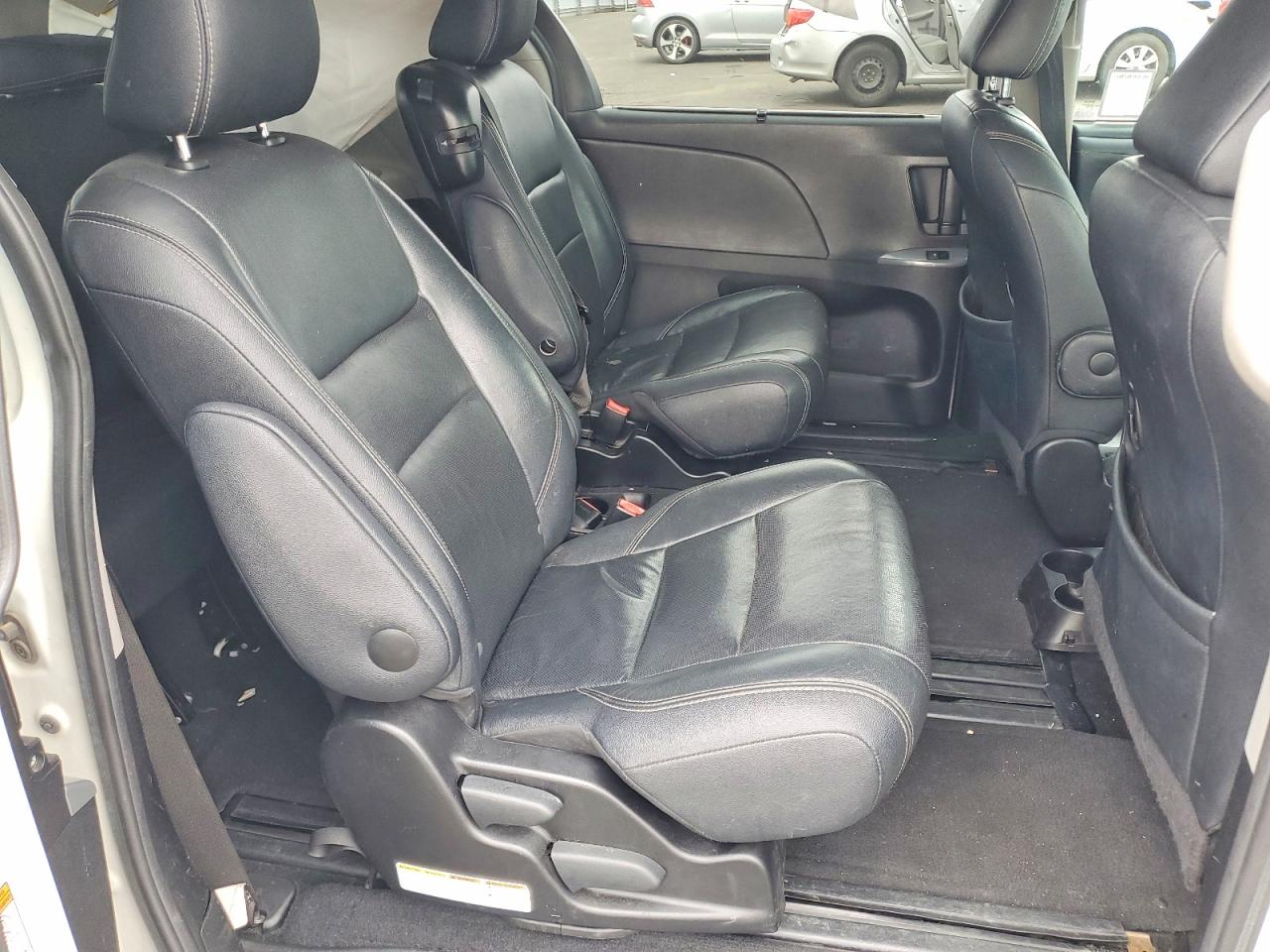 2016 TOYOTA SIENNA SE photo 21