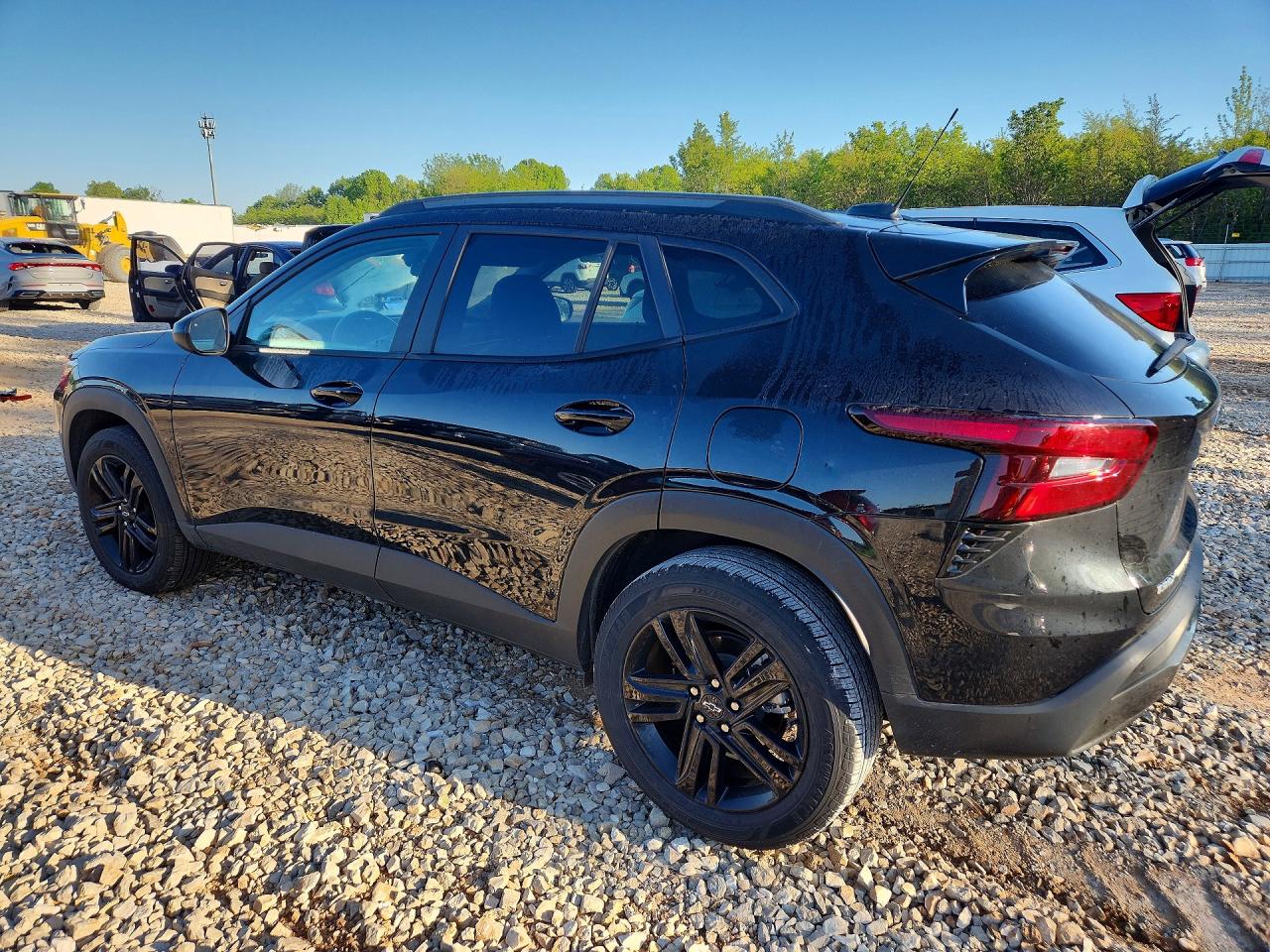 2025 CHEVROLET TRAX ACTIV photo 2
