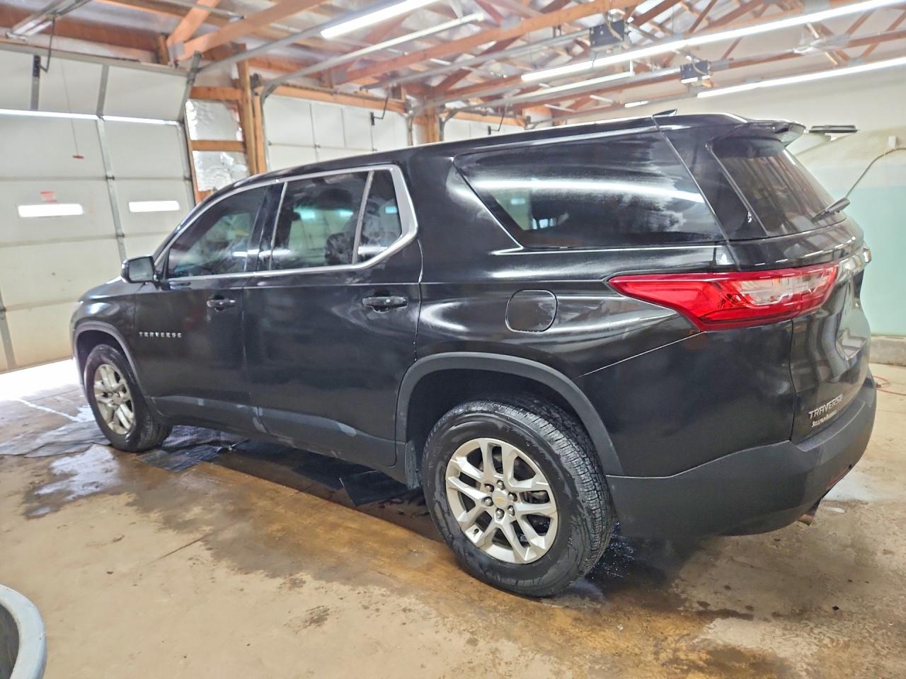 2019 CHEVROLET TRAVERSE LS photo 3