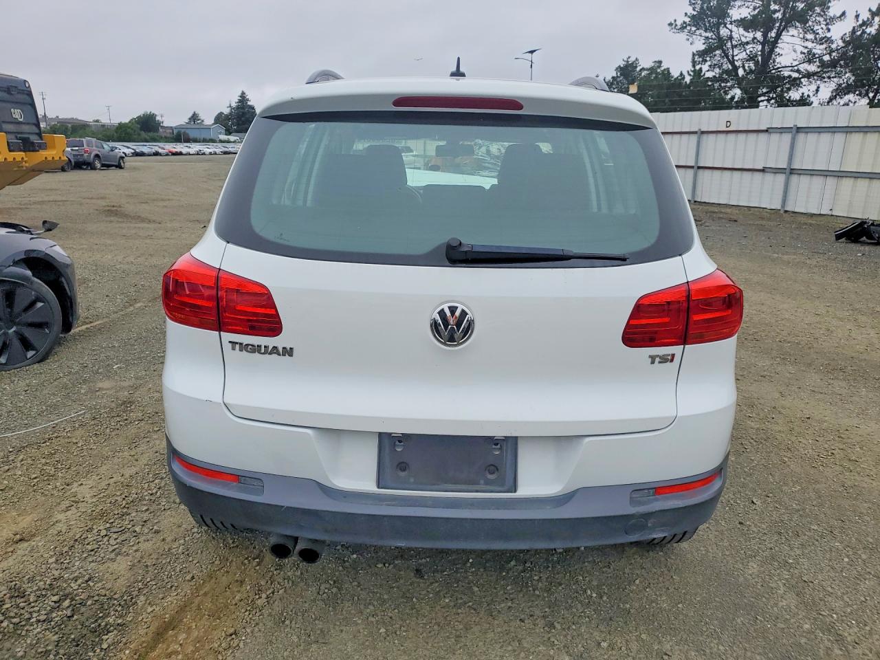 2016 VOLKSWAGEN TIGUAN S photo 11