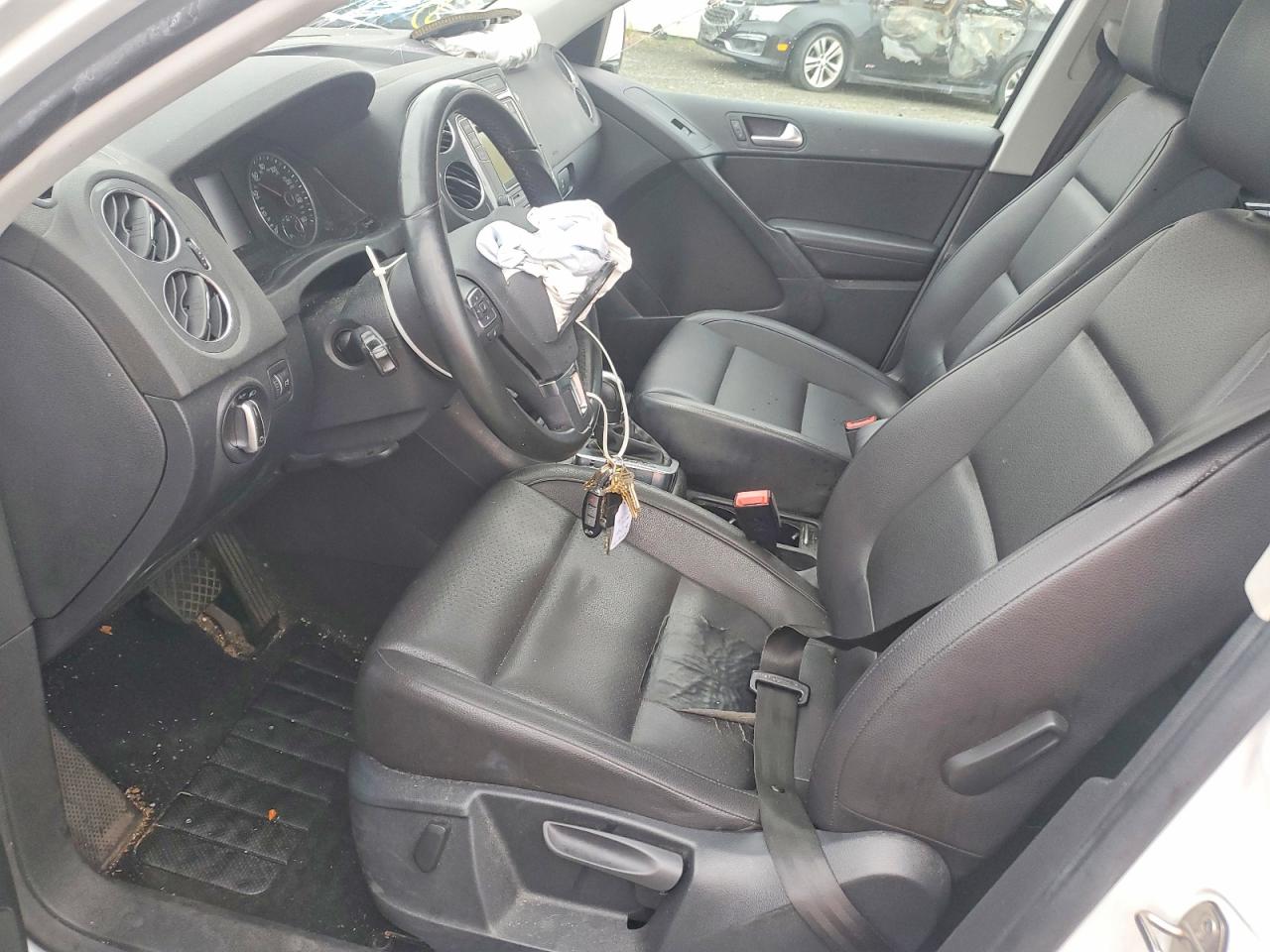 2016 VOLKSWAGEN TIGUAN S photo 13