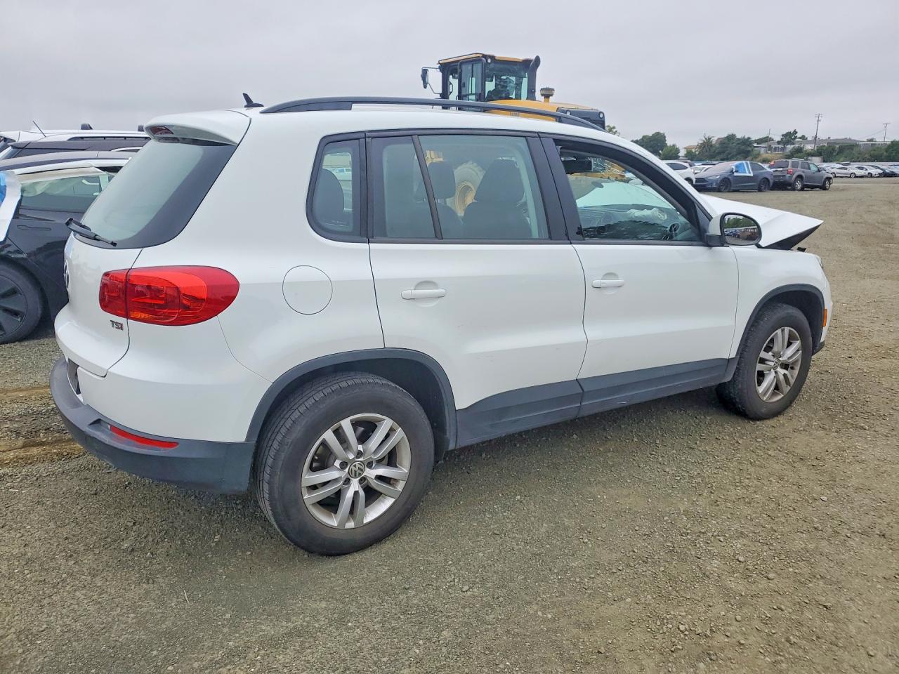 2016 VOLKSWAGEN TIGUAN S photo 5