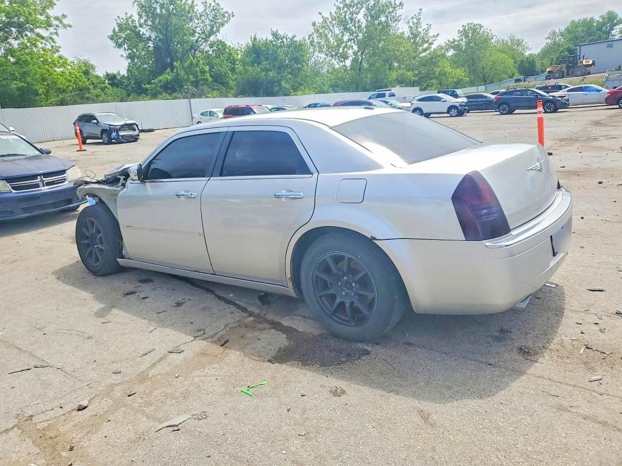 2007 CHRYSLER 300C photo 3
