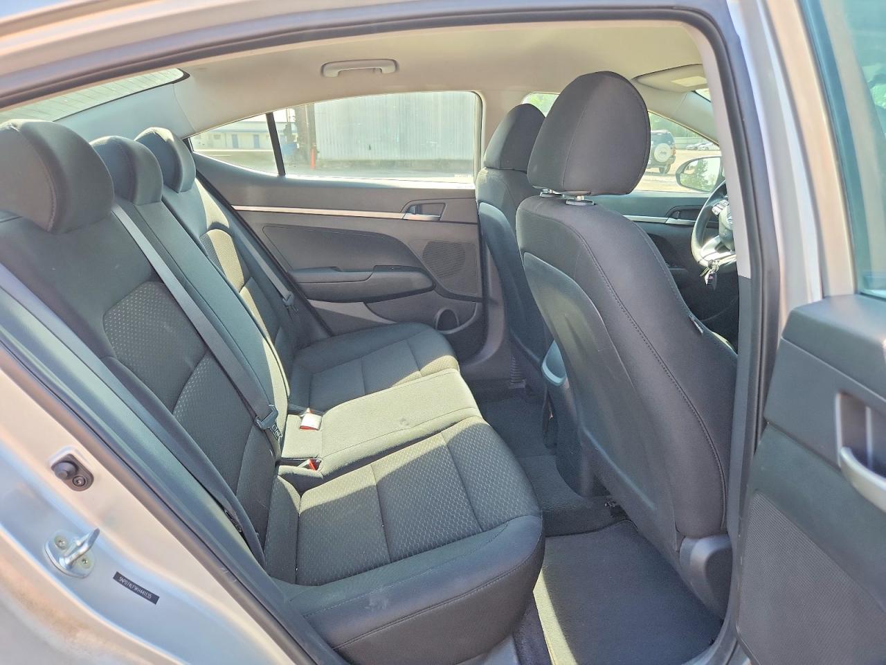 2019 HYUNDAI ELANTRA SE photo 28
