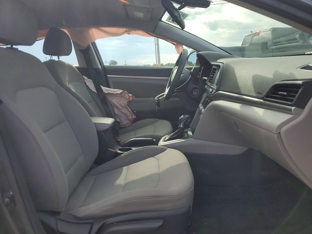2020 HYUNDAI ELANTRA SEL photo 19