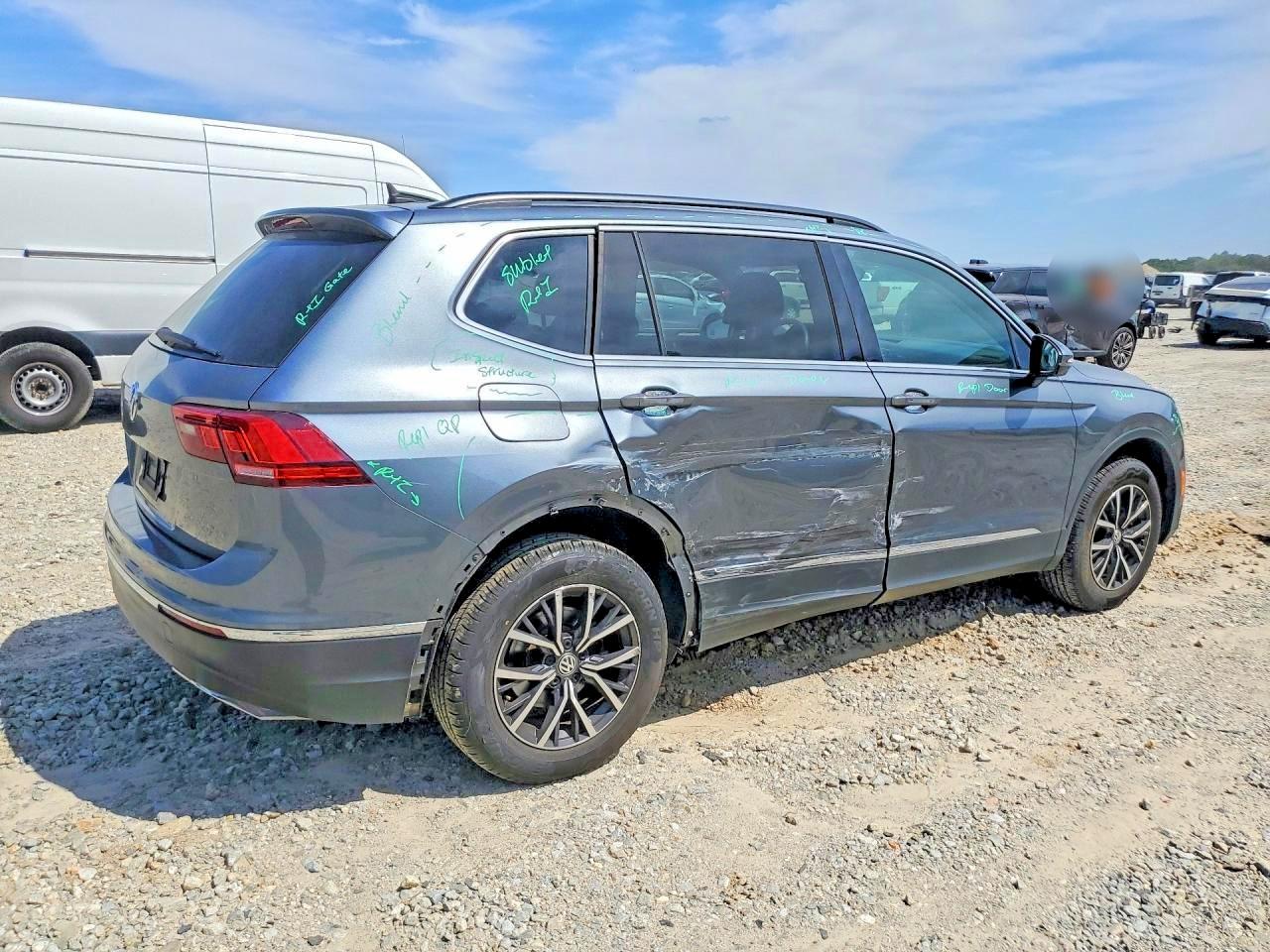 2020 VOLKSWAGEN TIGUAN SE photo 7
