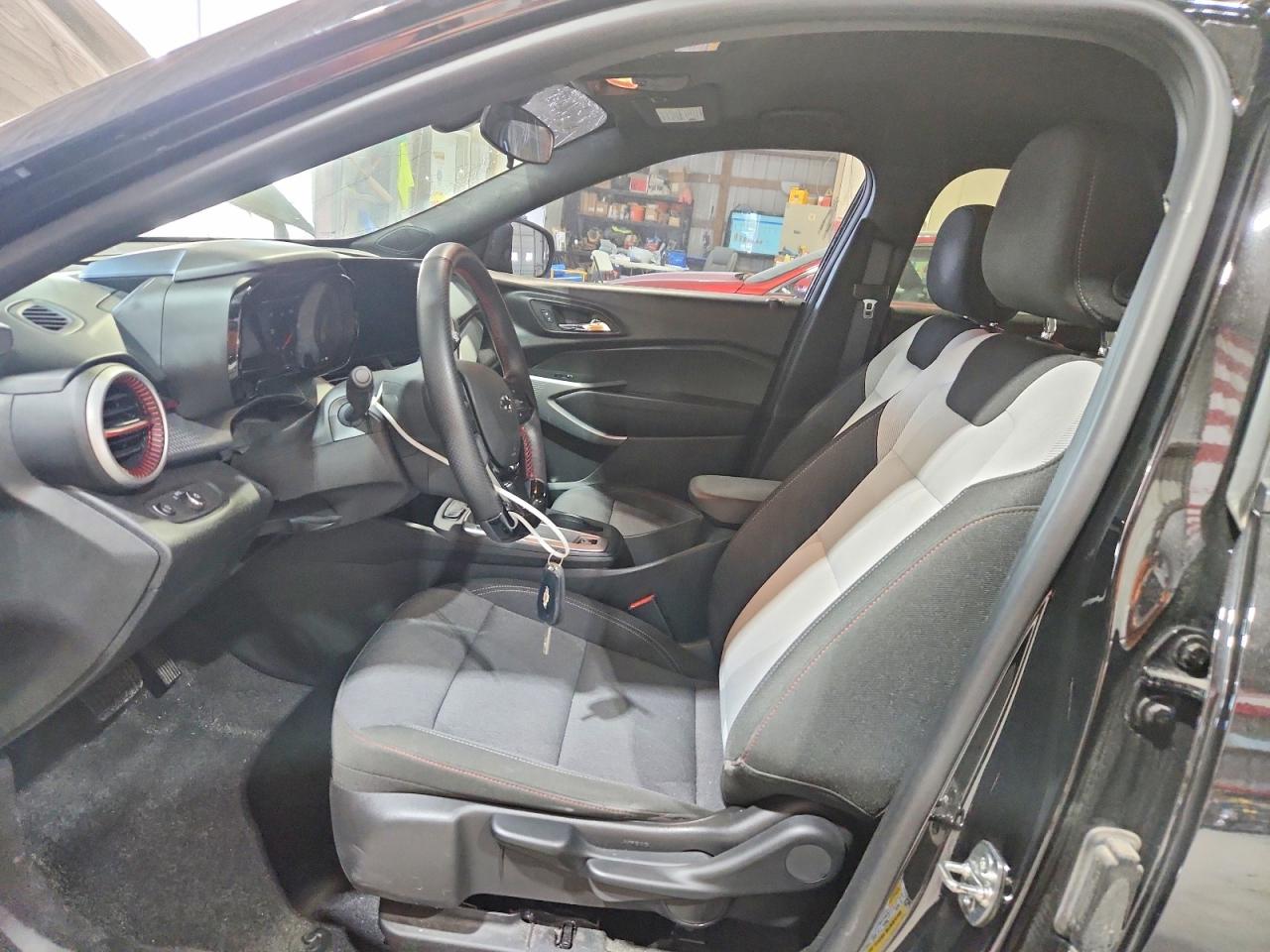 2025 CHEVROLET TRAX 1RS photo 13