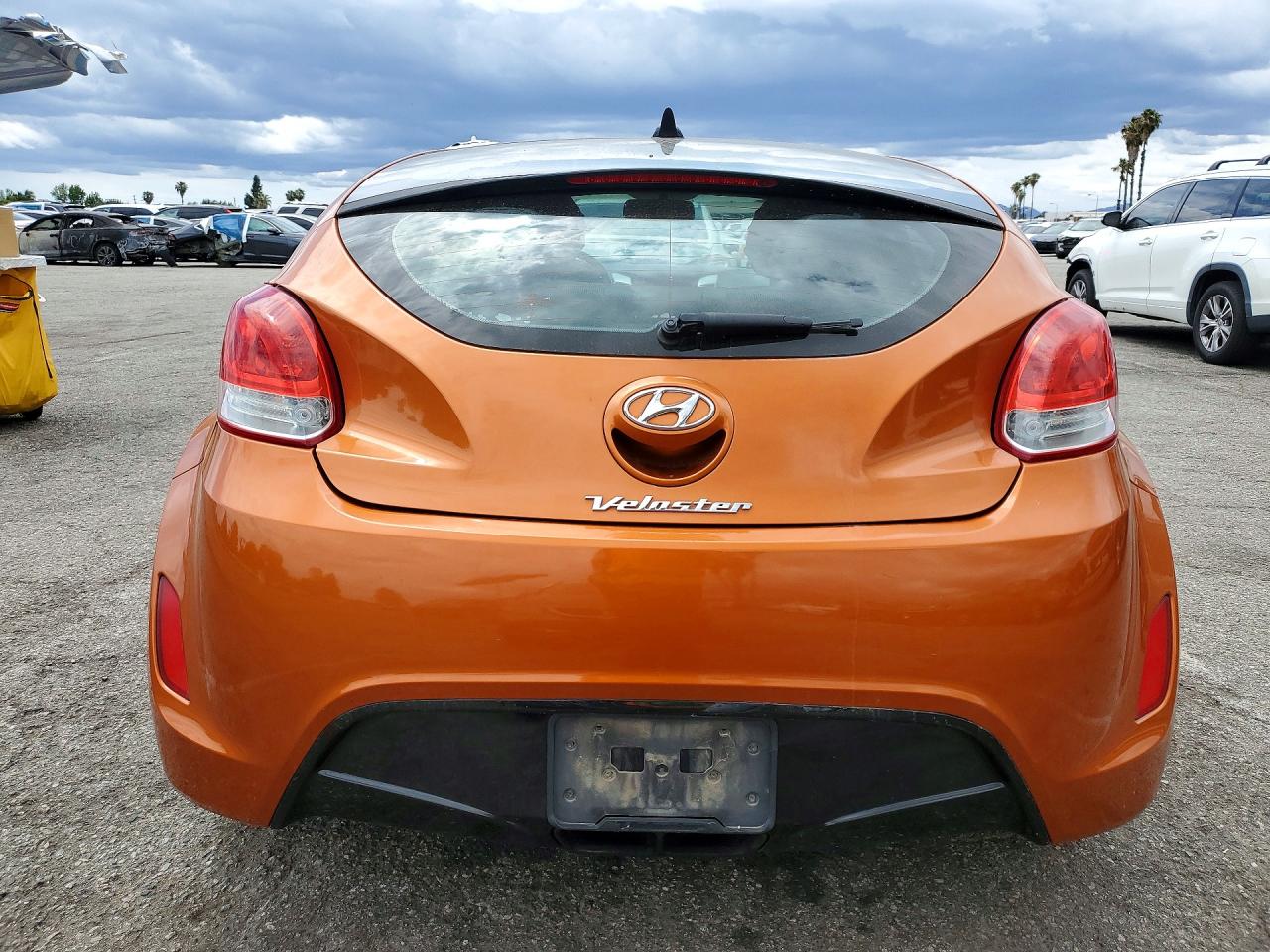 2013 HYUNDAI VELOSTER BASE photo 11