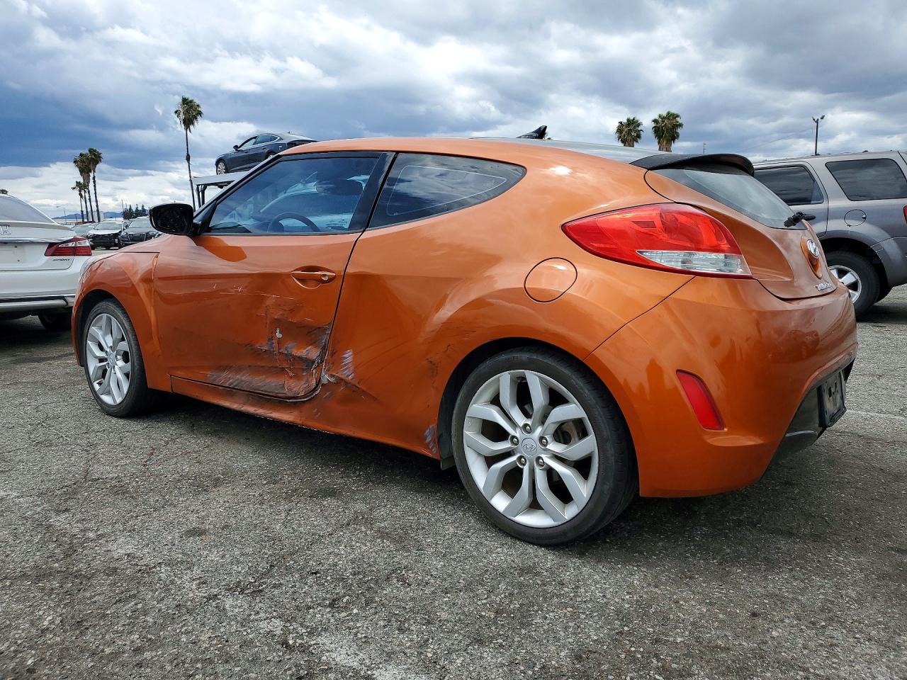 2013 HYUNDAI VELOSTER BASE photo 3