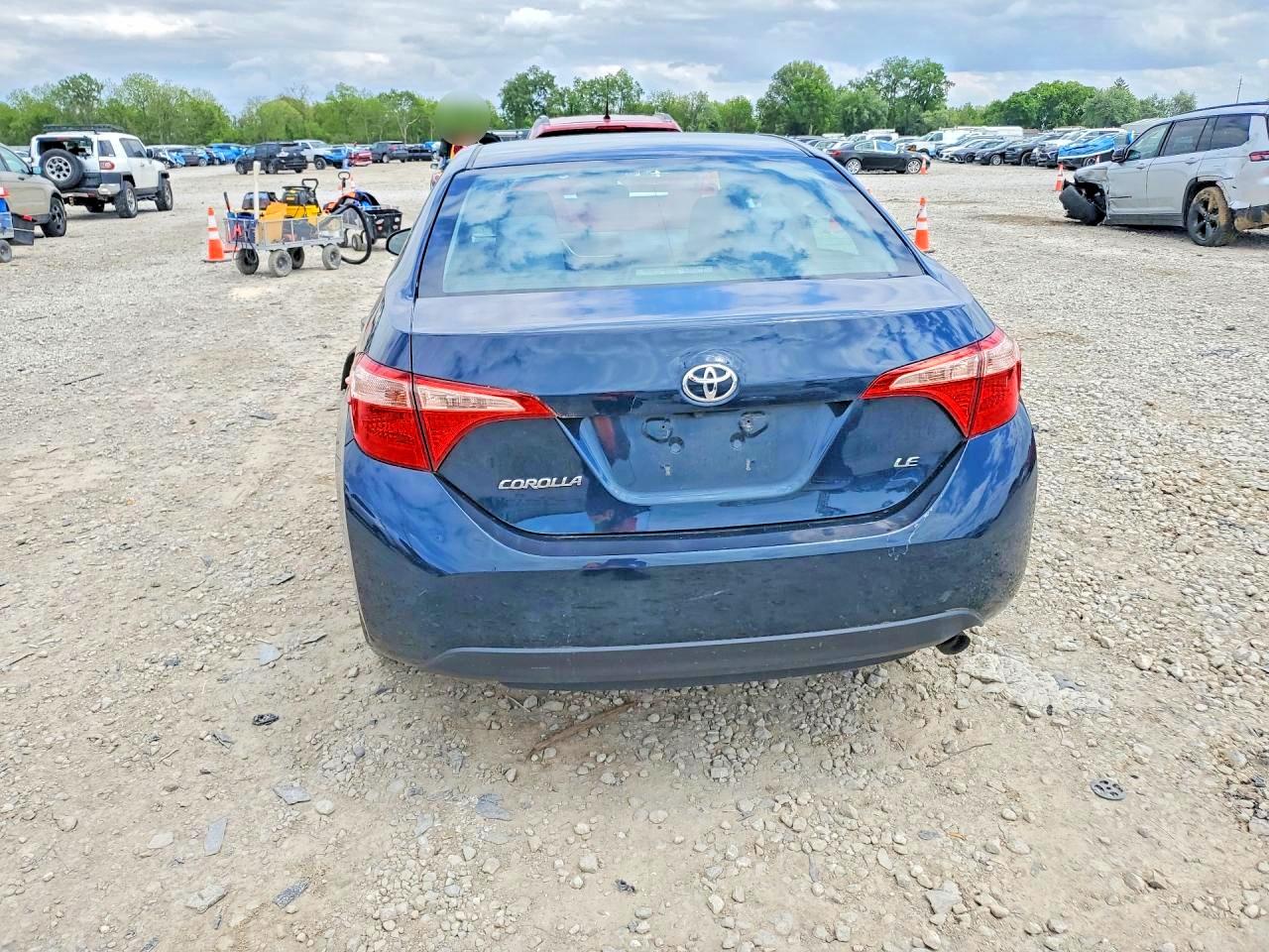 2017 TOYOTA COROLLA LE photo 11