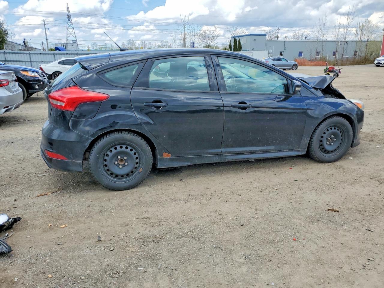2017 FORD FOCUS SE photo 5