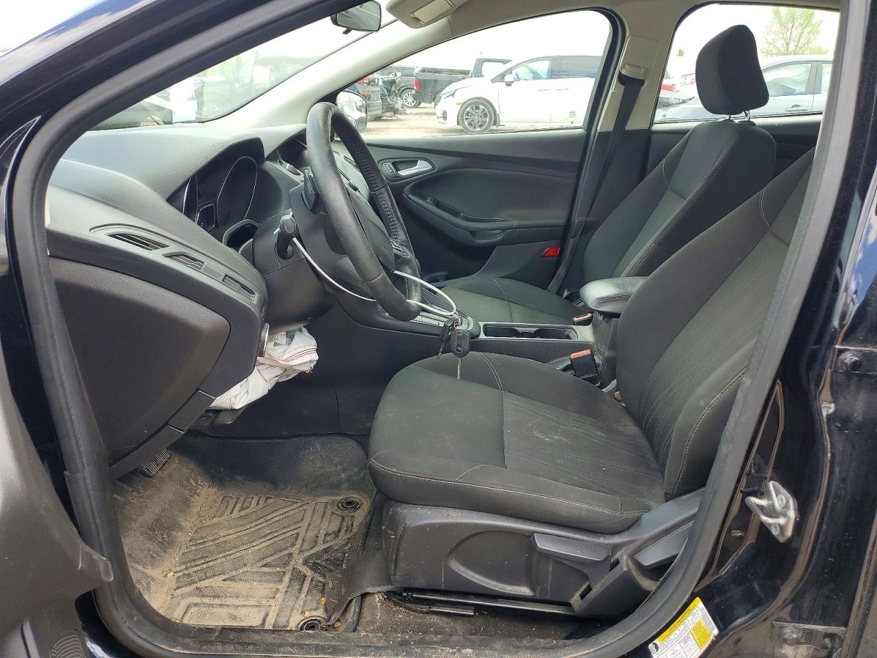 2017 FORD FOCUS SE photo 13