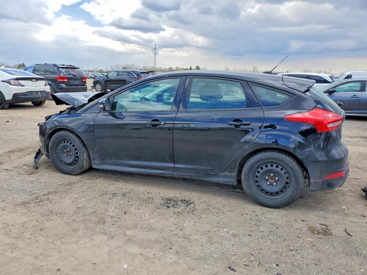 2017 FORD FOCUS SE photo 3