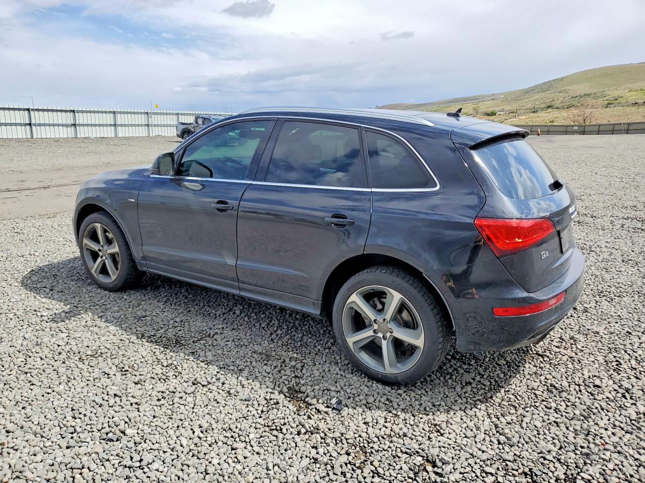 2013 AUDI Q5 PREMIUM PLUS photo 2