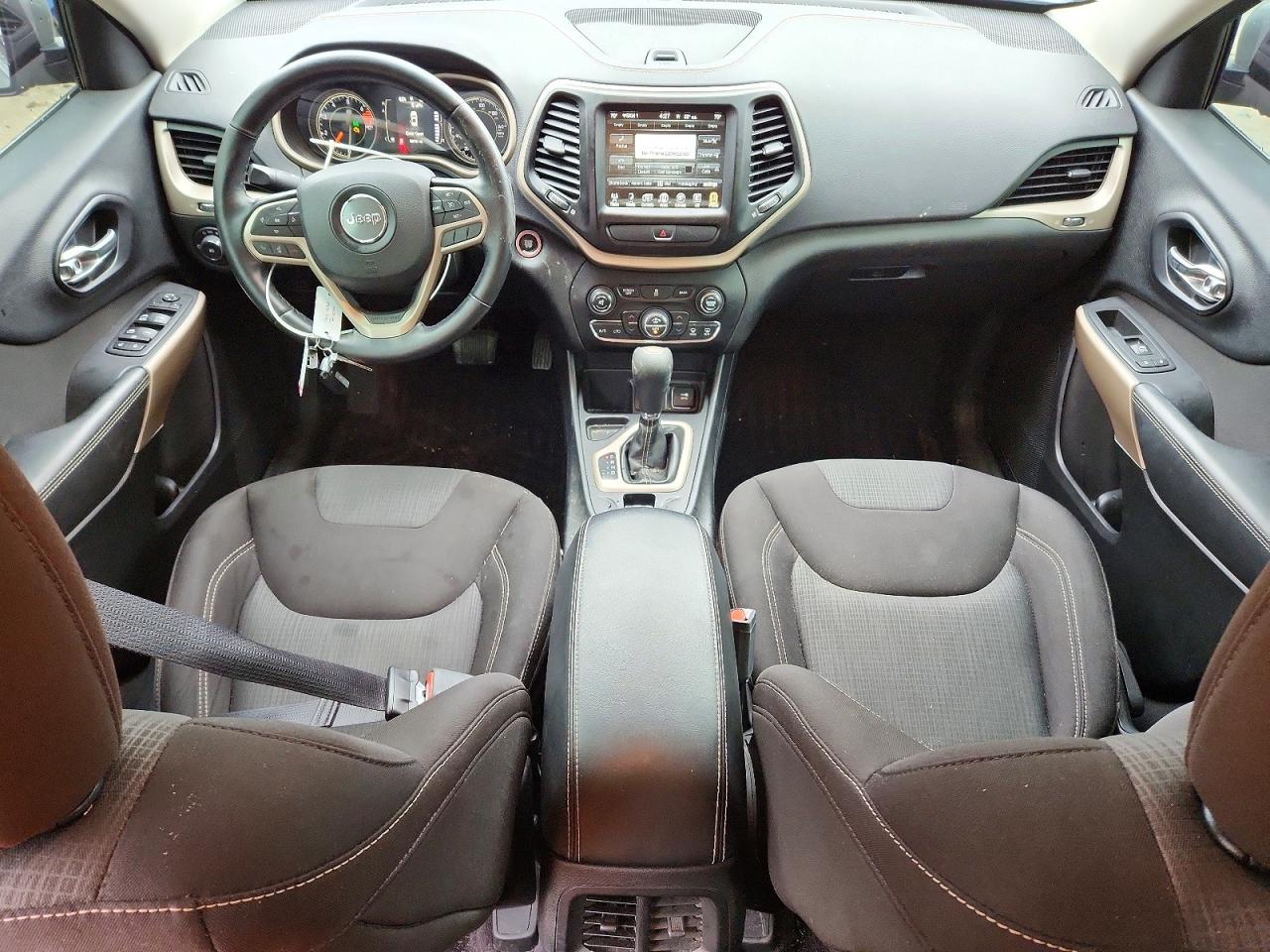 2017 JEEP CHEROKEE LATITUDE photo 8