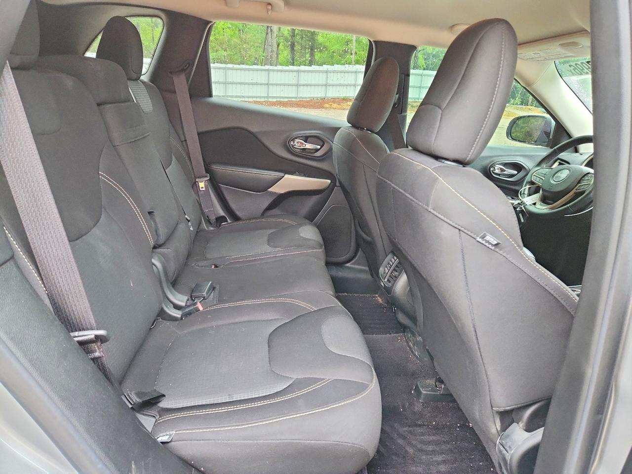 2017 JEEP CHEROKEE LATITUDE photo 10