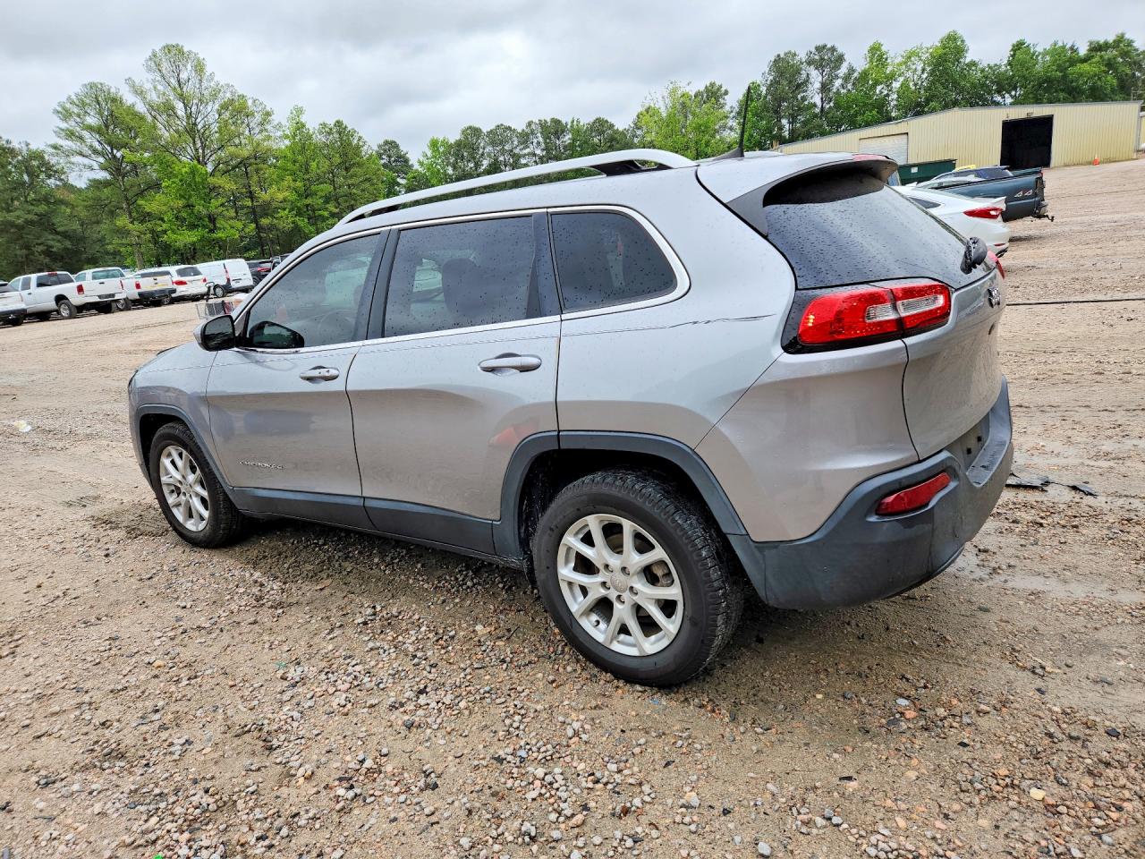 2017 JEEP CHEROKEE LATITUDE photo 2