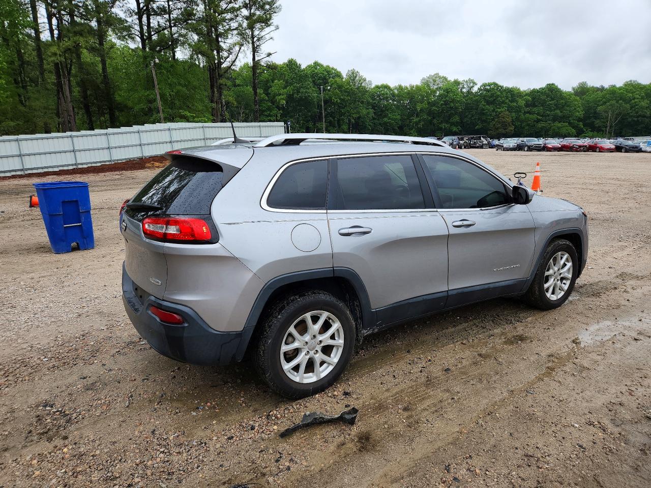 2017 JEEP CHEROKEE LATITUDE photo 3