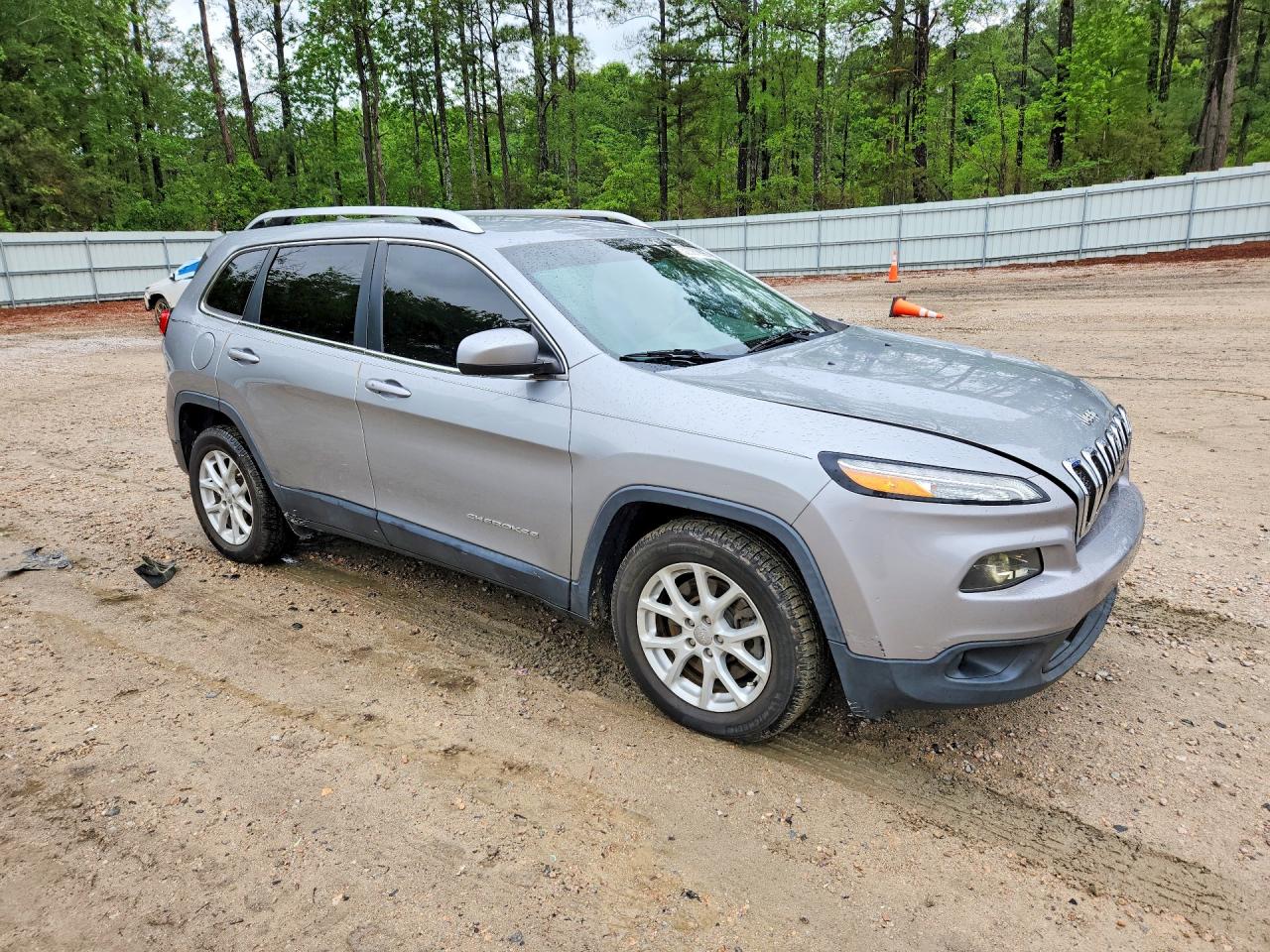 2017 JEEP CHEROKEE LATITUDE photo 4
