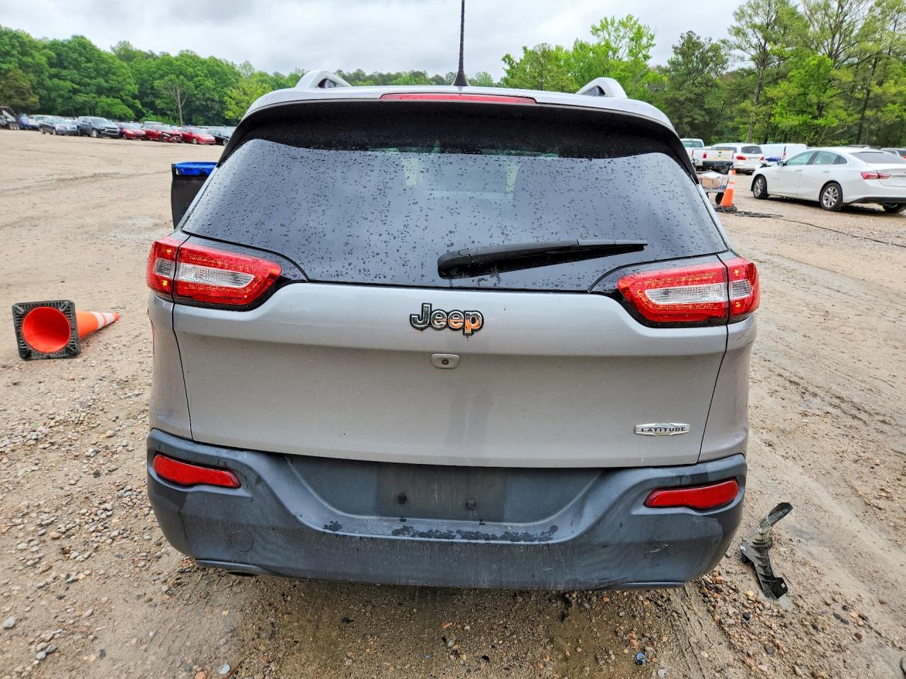 2017 JEEP CHEROKEE LATITUDE photo 6