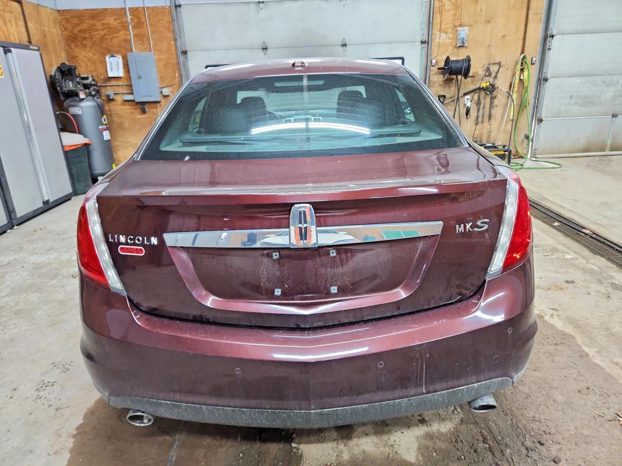2012 LINCOLN MKS photo 11